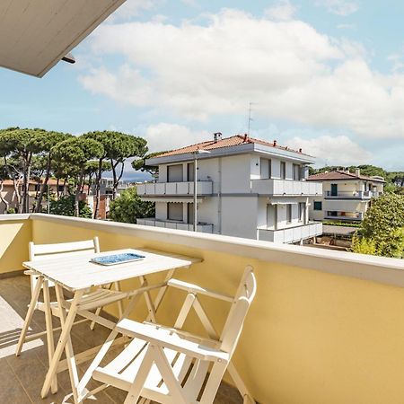 Comfy Apartment With Private Parking Near The Beach! 维亚雷焦 外观 照片